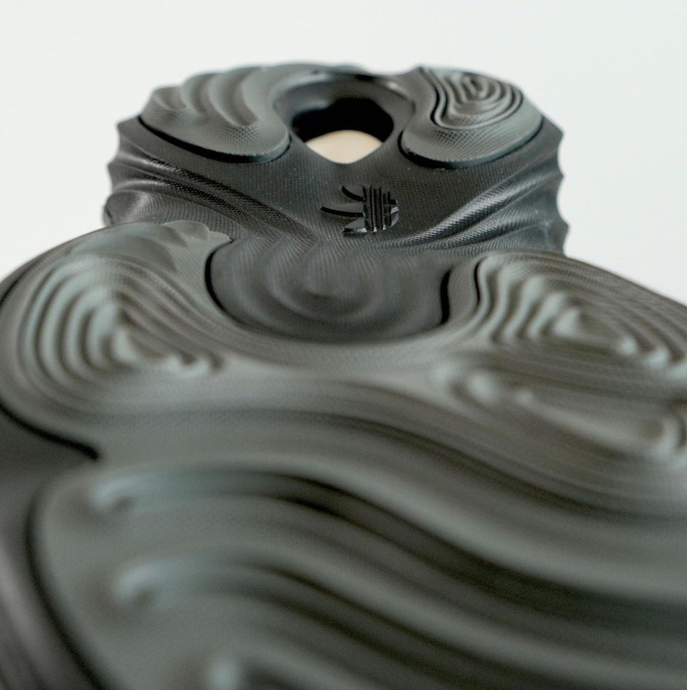 很快就要发售了!超火的三叶草洞洞鞋新配色实物曝光!休闲区蓝鸢梦想 - Www.slyday.coM 很快就要发售了!超火的三叶草洞洞鞋新配色实物曝光!休闲区蓝鸢梦想 - Www.slyday.coM