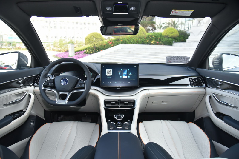 上图为欧尚Z6 iDD,下图为比亚迪宋PLUS DM-i。