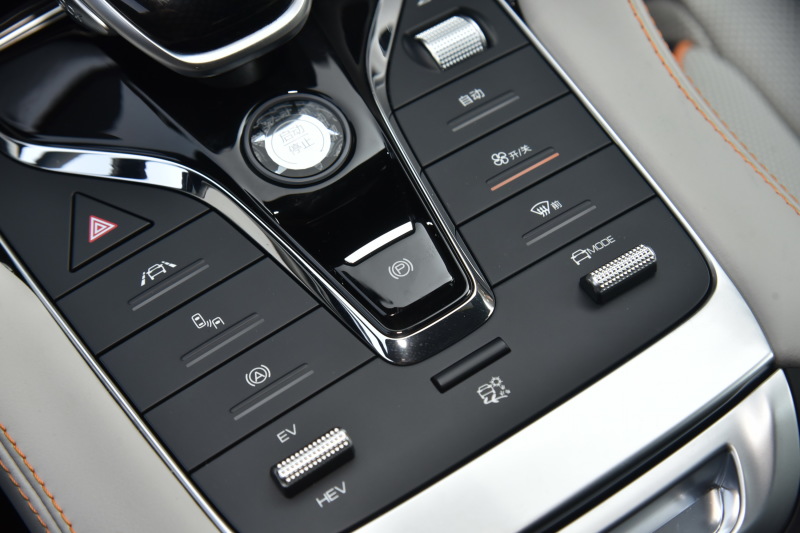 新能源SUV新选择 欧尚Z6 iDD对比比亚迪宋PLUS DM-i