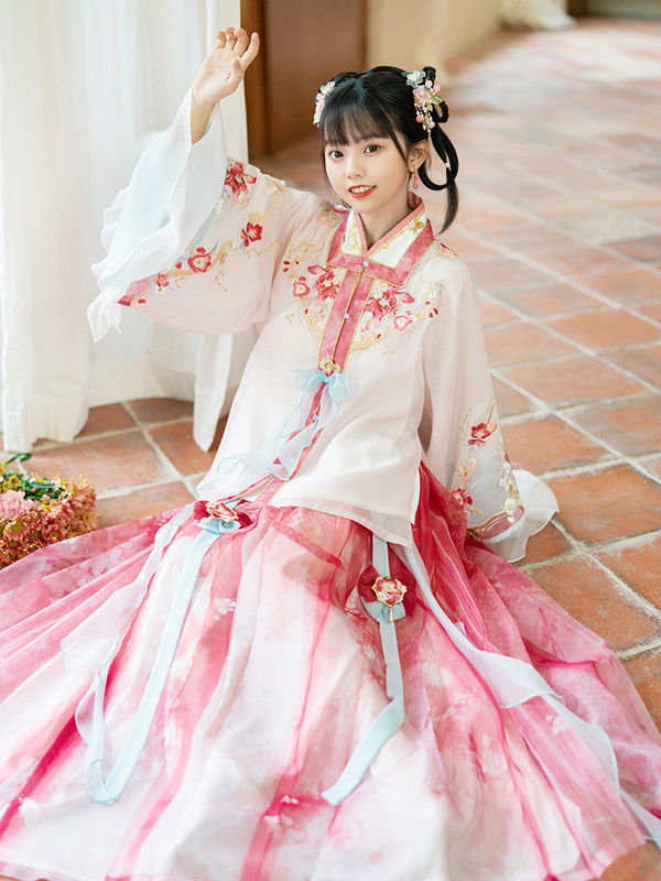 今年内娱最火的是谁?顶流女明星玲娜贝儿!来看如何一秒获得女明星同款穿搭!休闲区蓝鸢梦想 - Www.slyday.coM 今年内娱最火的是谁?顶流女明星玲娜贝儿!来看如何一秒获得女明星同款穿搭!休闲区蓝鸢梦想 - Www.slyday.coM