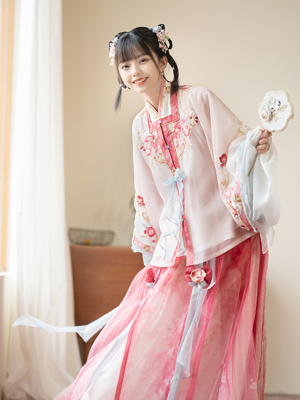 今年内娱最火的是谁?顶流女明星玲娜贝儿!来看如何一秒获得女明星同款穿搭!休闲区蓝鸢梦想 - Www.slyday.coM 今年内娱最火的是谁?顶流女明星玲娜贝儿!来看如何一秒获得女明星同款穿搭!休闲区蓝鸢梦想 - Www.slyday.coM