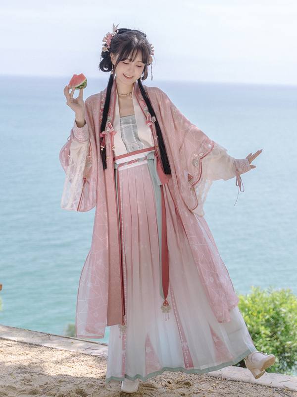 今年内娱最火的是谁?顶流女明星玲娜贝儿!来看如何一秒获得女明星同款穿搭!休闲区蓝鸢梦想 - Www.slyday.coM 今年内娱最火的是谁?顶流女明星玲娜贝儿!来看如何一秒获得女明星同款穿搭!休闲区蓝鸢梦想 - Www.slyday.coM