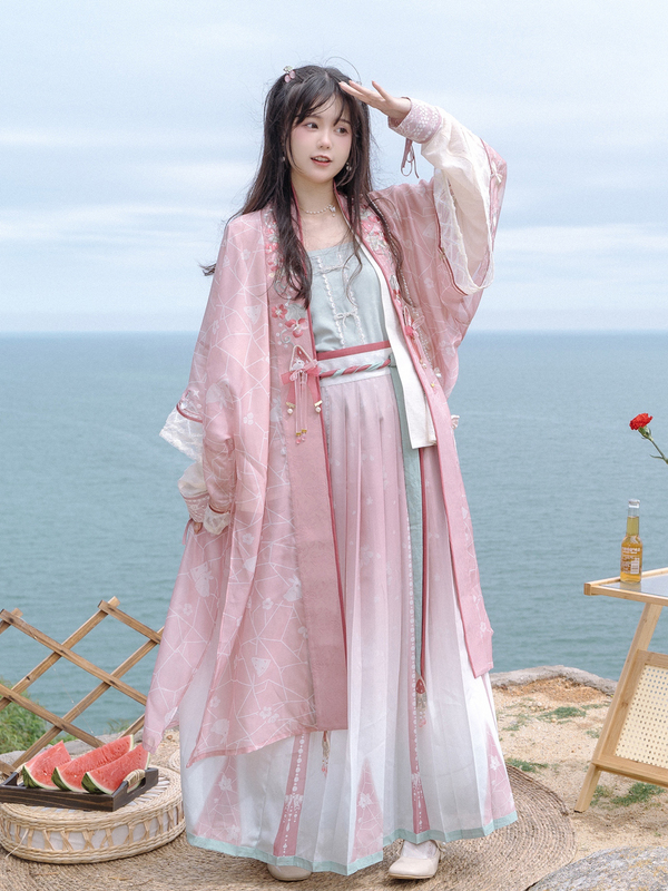 今年内娱最火的是谁?顶流女明星玲娜贝儿!来看如何一秒获得女明星同款穿搭!休闲区蓝鸢梦想 - Www.slyday.coM 今年内娱最火的是谁?顶流女明星玲娜贝儿!来看如何一秒获得女明星同款穿搭!休闲区蓝鸢梦想 - Www.slyday.coM