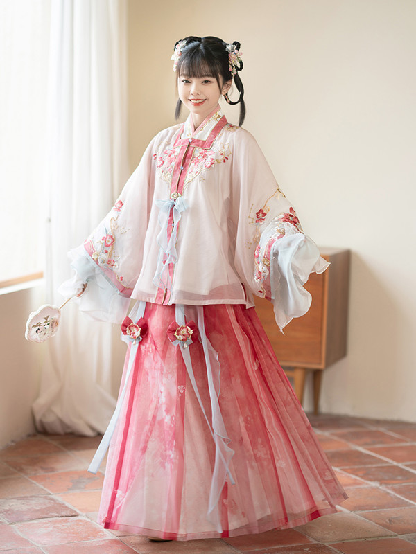 今年内娱最火的是谁?顶流女明星玲娜贝儿!来看如何一秒获得女明星同款穿搭!休闲区蓝鸢梦想 - Www.slyday.coM 今年内娱最火的是谁?顶流女明星玲娜贝儿!来看如何一秒获得女明星同款穿搭!休闲区蓝鸢梦想 - Www.slyday.coM