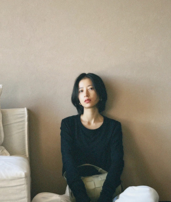 被周雨彤的随意风给惊艳了!这么简单的服装,居然搭配出别样肆意休闲区蓝鸢梦想 - Www.slyday.coM 被周雨彤的随意风给惊艳了!这么简单的服装,居然搭配出别样肆意休闲区蓝鸢梦想 - Www.slyday.coM