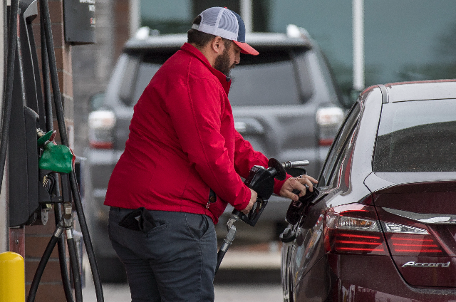 国际油价走势转弱,国内成品油价今晚或迎年内“五连降”休闲区蓝鸢梦想 - Www.slyday.coM 国际油价走势转弱,国内成品油价今晚或迎年内“五连降”休闲区蓝鸢梦想 - Www.slyday.coM
