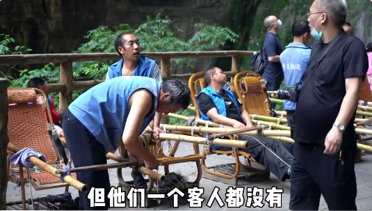 轿夫哭了:请别打着慈悲的幌子砸我的饭碗休闲区蓝鸢梦想 - Www.slyday.coM 轿夫哭了:请别打着慈悲的幌子砸我的饭碗休闲区蓝鸢梦想 - Www.slyday.coM