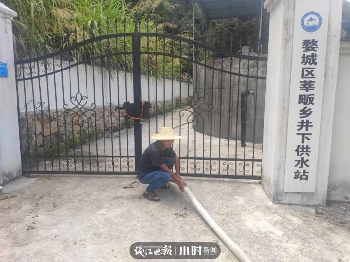 凌晨四五点上山寻水,58岁金华大伯:从没见过这么旱的天休闲区蓝鸢梦想 - Www.slyday.coM 凌晨四五点上山寻水,58岁金华大伯:从没见过这么旱的天休闲区蓝鸢梦想 - Www.slyday.coM