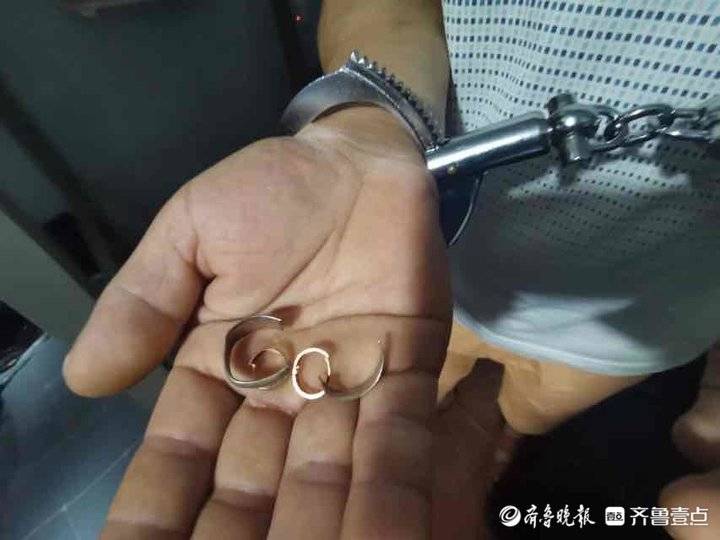 为讨好女友,男子入室偷黄金首饰,第二天做核酸时被民警一眼认出休闲区蓝鸢梦想 - Www.slyday.coM 为讨好女友,男子入室偷黄金首饰,第二天做核酸时被民警一眼认出休闲区蓝鸢梦想 - Www.slyday.coM