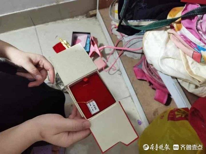 为讨好女友,男子入室偷黄金首饰,第二天做核酸时被民警一眼认出休闲区蓝鸢梦想 - Www.slyday.coM 为讨好女友,男子入室偷黄金首饰,第二天做核酸时被民警一眼认出休闲区蓝鸢梦想 - Www.slyday.coM