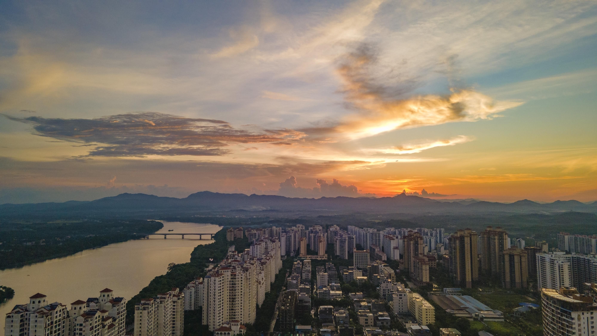 ▲8月23日,海南省瓊海市城市景觀。圖/IC photo