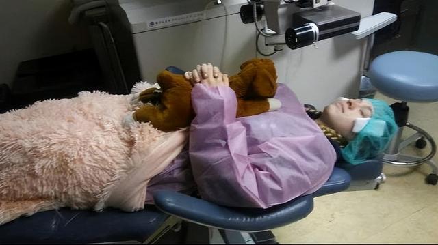 18岁少女因病失明,爱让她重见光明,第一次看到男友被震撼了休闲区蓝鸢梦想 - Www.slyday.coM 18岁少女因病失明,爱让她重见光明,第一次看到男友被震撼了休闲区蓝鸢梦想 - Www.slyday.coM