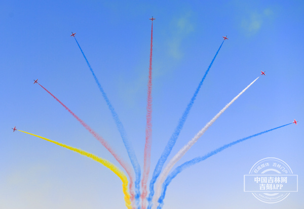 聚焦丨空军三大飞行表演队 将再次翱翔在长春上空休闲区蓝鸢梦想 - Www.slyday.coM 聚焦丨空军三大飞行表演队 将再次翱翔在长春上空休闲区蓝鸢梦想 - Www.slyday.coM