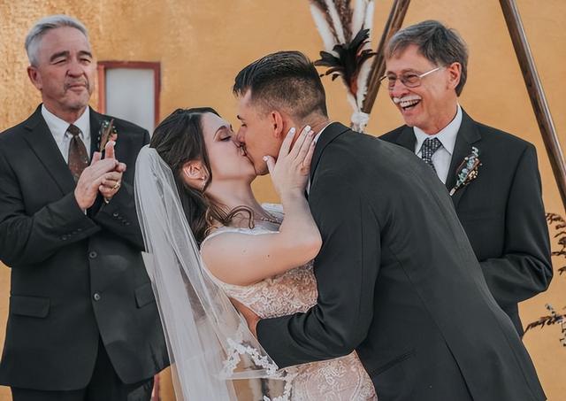 18岁少女因病失明,爱让她重见光明,第一次看到男友被震撼了休闲区蓝鸢梦想 - Www.slyday.coM 18岁少女因病失明,爱让她重见光明,第一次看到男友被震撼了休闲区蓝鸢梦想 - Www.slyday.coM