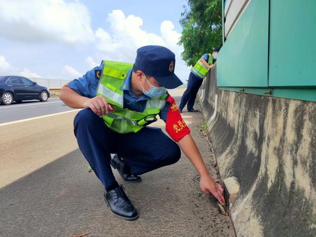 筑起“防风墙”!渝湛、湛徐高速全力应对台风“马鞍”休闲区蓝鸢梦想 - Www.slyday.coM 筑起“防风墙”!渝湛、湛徐高速全力应对台风“马鞍”休闲区蓝鸢梦想 - Www.slyday.coM