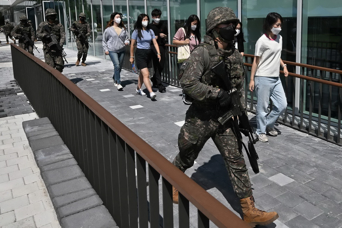 多图直击韩美军演|史无前例!超48万韩国人参与民防演习休闲区蓝鸢梦想 - Www.slyday.coM 多图直击韩美军演|史无前例!超48万韩国人参与民防演习休闲区蓝鸢梦想 - Www.slyday.coM