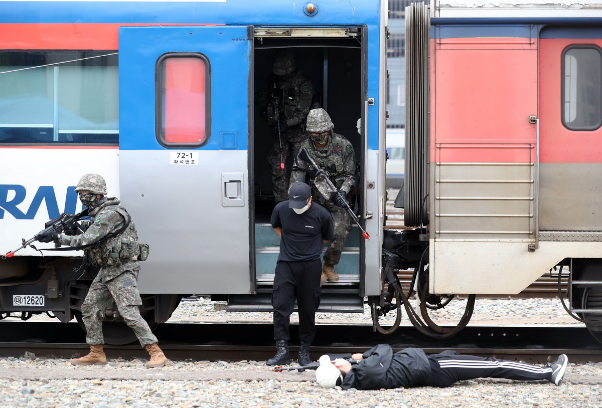多图直击韩美军演|史无前例!超48万韩国人参与民防演习休闲区蓝鸢梦想 - Www.slyday.coM 多图直击韩美军演|史无前例!超48万韩国人参与民防演习休闲区蓝鸢梦想 - Www.slyday.coM