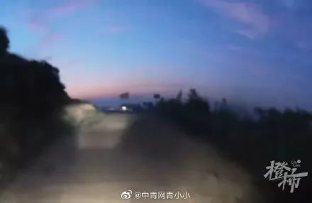 冒着涨潮、山洪等各种风险也要去一睹为快? “野生”景点成网红打卡地危机四伏休闲区蓝鸢梦想 - Www.slyday.coM 冒着涨潮、山洪等各种风险也要去一睹为快? “野生”景点成网红打卡地危机四伏休闲区蓝鸢梦想 - Www.slyday.coM