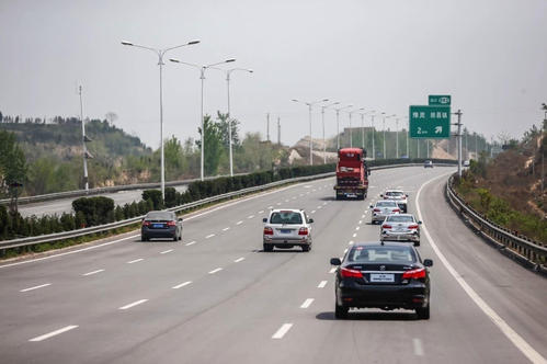 上高速跑长途，对爱车进行“六必查”，保证安全过好年