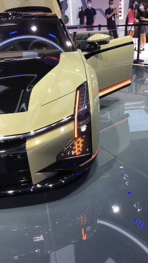 把玩具车带到车展上，也就高合了