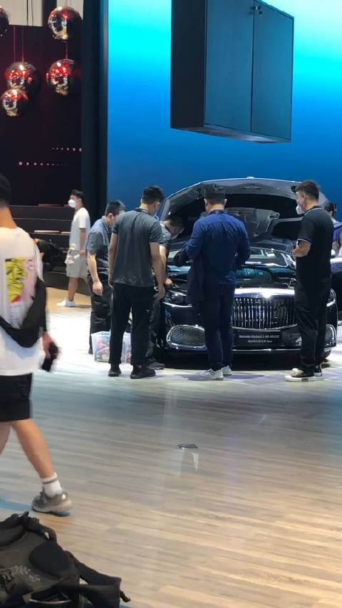车展修车，迈巴赫也是独一份 2022款迈巴赫 S680 4MATIC……