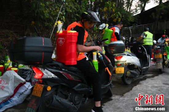 向火而行 直击重庆北碚山火中的“逆行者”休闲区蓝鸢梦想 - Www.slyday.coM 向火而行 直击重庆北碚山火中的“逆行者”休闲区蓝鸢梦想 - Www.slyday.coM