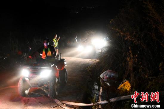 向火而行 直击重庆北碚山火中的“逆行者”休闲区蓝鸢梦想 - Www.slyday.coM 向火而行 直击重庆北碚山火中的“逆行者”休闲区蓝鸢梦想 - Www.slyday.coM