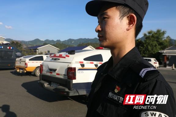 龙山公安特巡警:用铁韵铿锵的脚步巡出一方平安休闲区蓝鸢梦想 - Www.slyday.coM 龙山公安特巡警:用铁韵铿锵的脚步巡出一方平安休闲区蓝鸢梦想 - Www.slyday.coM