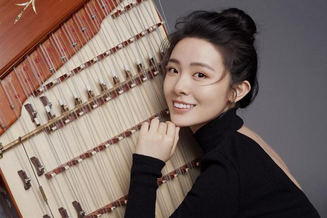 被10万人点赞的爱情!95后硕士情侣直播间演奏扬琴火了,民乐版《青花瓷》竟如此动听休闲区蓝鸢梦想 - Www.slyday.coM 被10万人点赞的爱情!95后硕士情侣直播间演奏扬琴火了,民乐版《青花瓷》竟如此动听休闲区蓝鸢梦想 - Www.slyday.coM