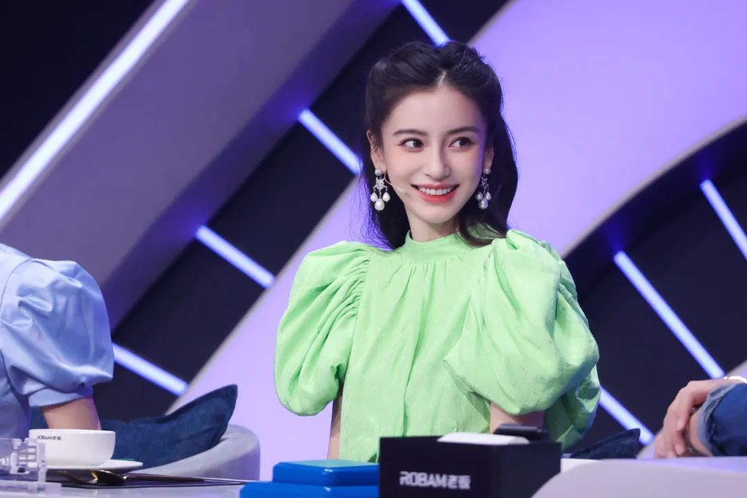 “好吃挚友”杨颖惊喜加盟,《听说很好吃》再现“武侠美食”休闲区蓝鸢梦想 - Www.slyday.coM “好吃挚友”杨颖惊喜加盟,《听说很好吃》再现“武侠美食”休闲区蓝鸢梦想 - Www.slyday.coM