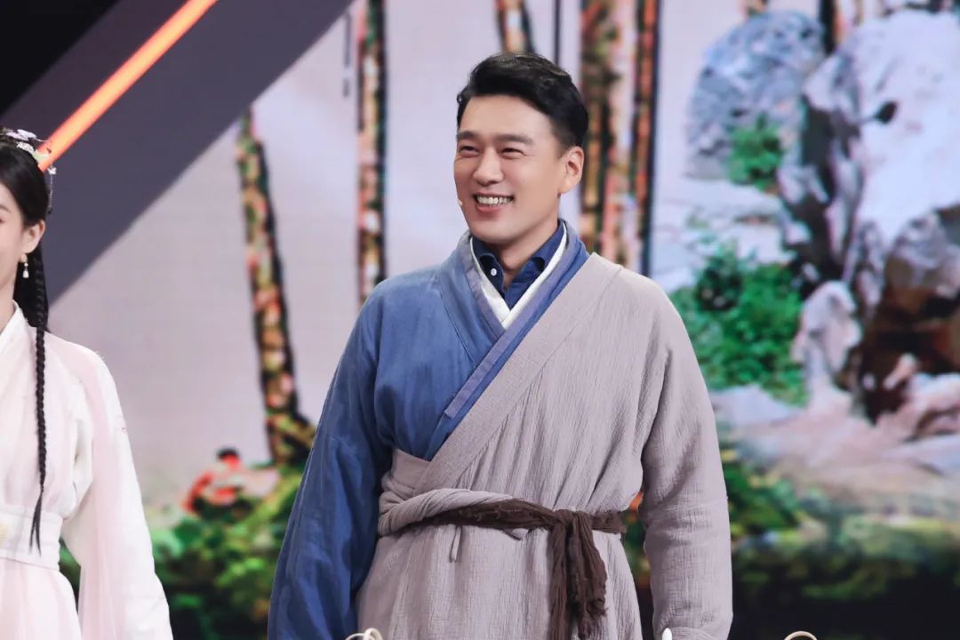 “好吃挚友”杨颖惊喜加盟,《听说很好吃》再现“武侠美食”休闲区蓝鸢梦想 - Www.slyday.coM “好吃挚友”杨颖惊喜加盟,《听说很好吃》再现“武侠美食”休闲区蓝鸢梦想 - Www.slyday.coM