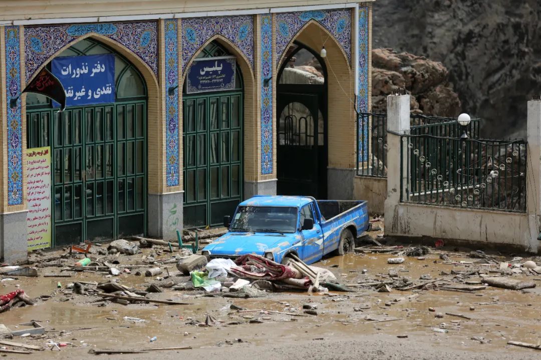当地时间2022年8月2日，伊朗Fasham地区，当地遭遇洪水，洪水造成人员伤亡和财产损失。图/IC photo