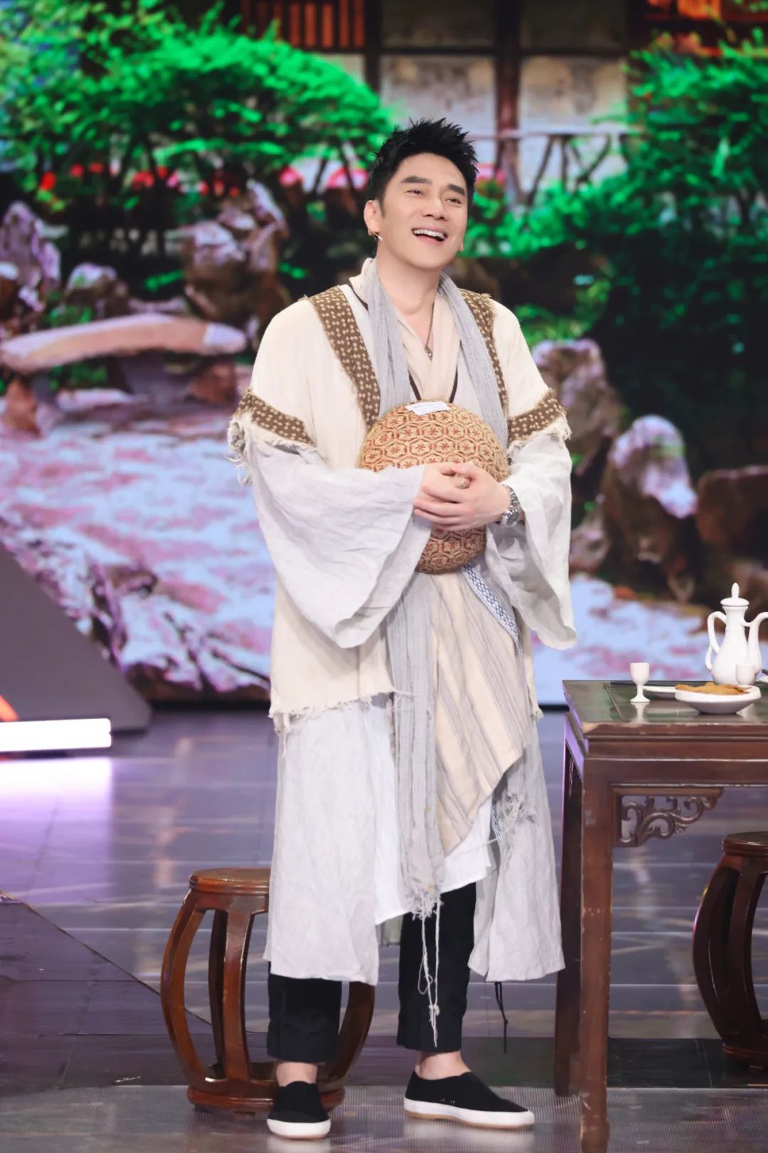 “好吃挚友”杨颖惊喜加盟,《听说很好吃》再现“武侠美食”休闲区蓝鸢梦想 - Www.slyday.coM “好吃挚友”杨颖惊喜加盟,《听说很好吃》再现“武侠美食”休闲区蓝鸢梦想 - Www.slyday.coM