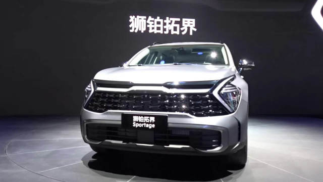 在2022成都国际车展，全新车型第五代Sportage狮铂拓界亮相……