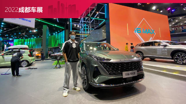 对标领克09，内饰配47英寸连屏，用料扎实，实拍荣威RX9