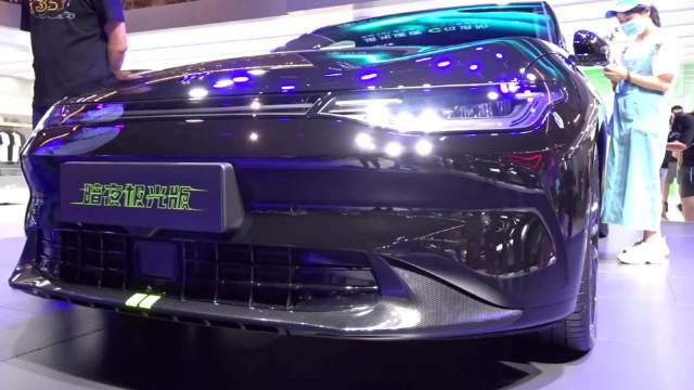 2022成都国际车展，零跑汽车打造以未来科技智能化为主题的展台……