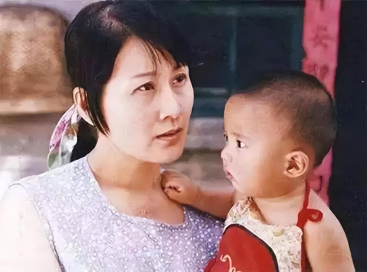 两人同演渴望走红如今一人成妈妈专业户一人早已不拍戏