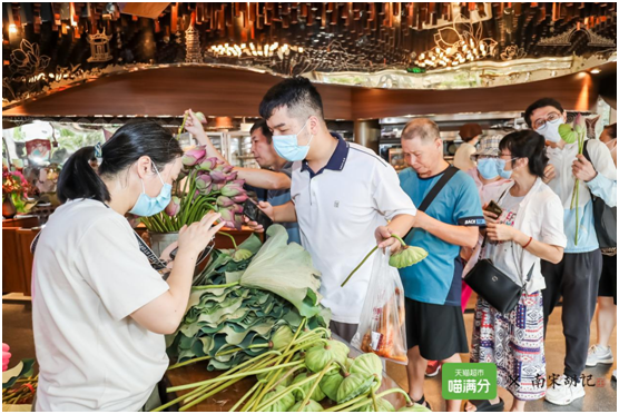 一整盒都是“西湖味道”!天猫超市喵满分和南宋胡记推出联名月饼“酥月”,还有隐藏款休闲区蓝鸢梦想 - Www.slyday.coM 一整盒都是“西湖味道”!天猫超市喵满分和南宋胡记推出联名月饼“酥月”,还有隐藏款休闲区蓝鸢梦想 - Www.slyday.coM