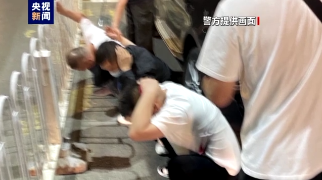 还原唐山打人案侦办经过,警方讯问陈某志视频首次公开休闲区蓝鸢梦想 - Www.slyday.coM 还原唐山打人案侦办经过,警方讯问陈某志视频首次公开休闲区蓝鸢梦想 - Www.slyday.coM