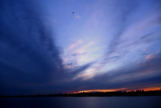 初秋时节 哈尔滨晚霞如喷泉四射美不胜收休闲区蓝鸢梦想 - Www.slyday.coM 初秋时节 哈尔滨晚霞如喷泉四射美不胜收休闲区蓝鸢梦想 - Www.slyday.coM