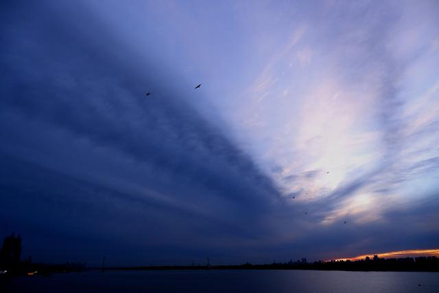 初秋时节 哈尔滨晚霞如喷泉四射美不胜收休闲区蓝鸢梦想 - Www.slyday.coM 初秋时节 哈尔滨晚霞如喷泉四射美不胜收休闲区蓝鸢梦想 - Www.slyday.coM