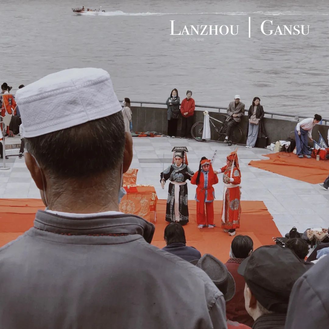 中国90后小伙用着6年前的iPhone,拍出令人赞叹的旅行大片!休闲区蓝鸢梦想 - Www.slyday.coM 中国90后小伙用着6年前的iPhone,拍出令人赞叹的旅行大片!休闲区蓝鸢梦想 - Www.slyday.coM