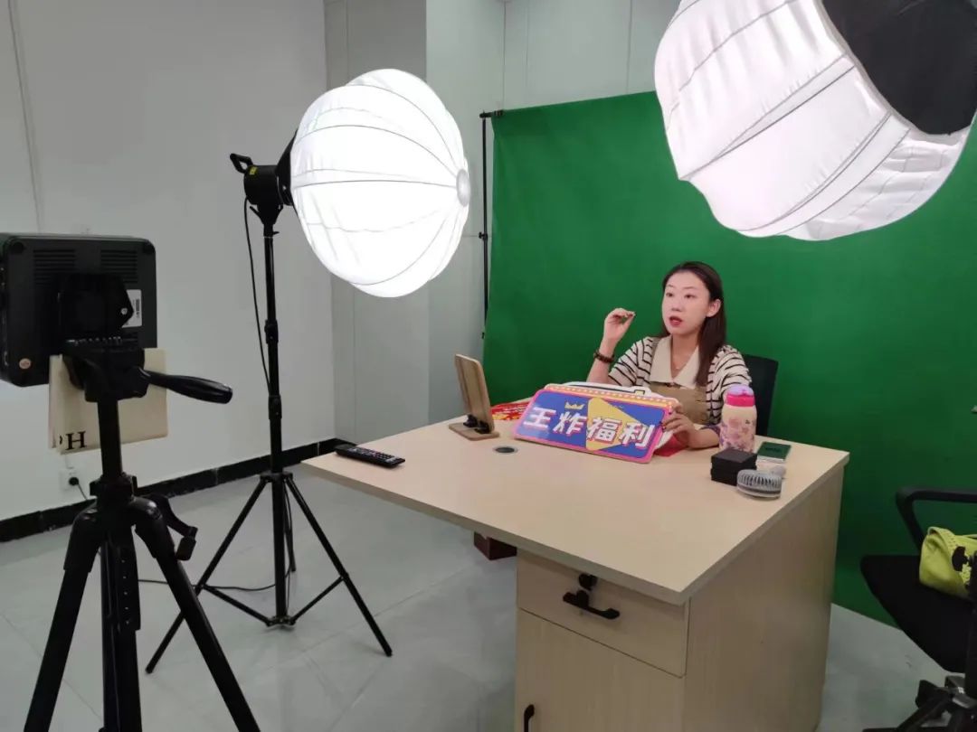 20万人观看!京东(濮阳)产业园8·18直播带货节圆满收官!休闲区蓝鸢梦想 - Www.slyday.coM 20万人观看!京东(濮阳)产业园8·18直播带货节圆满收官!休闲区蓝鸢梦想 - Www.slyday.coM