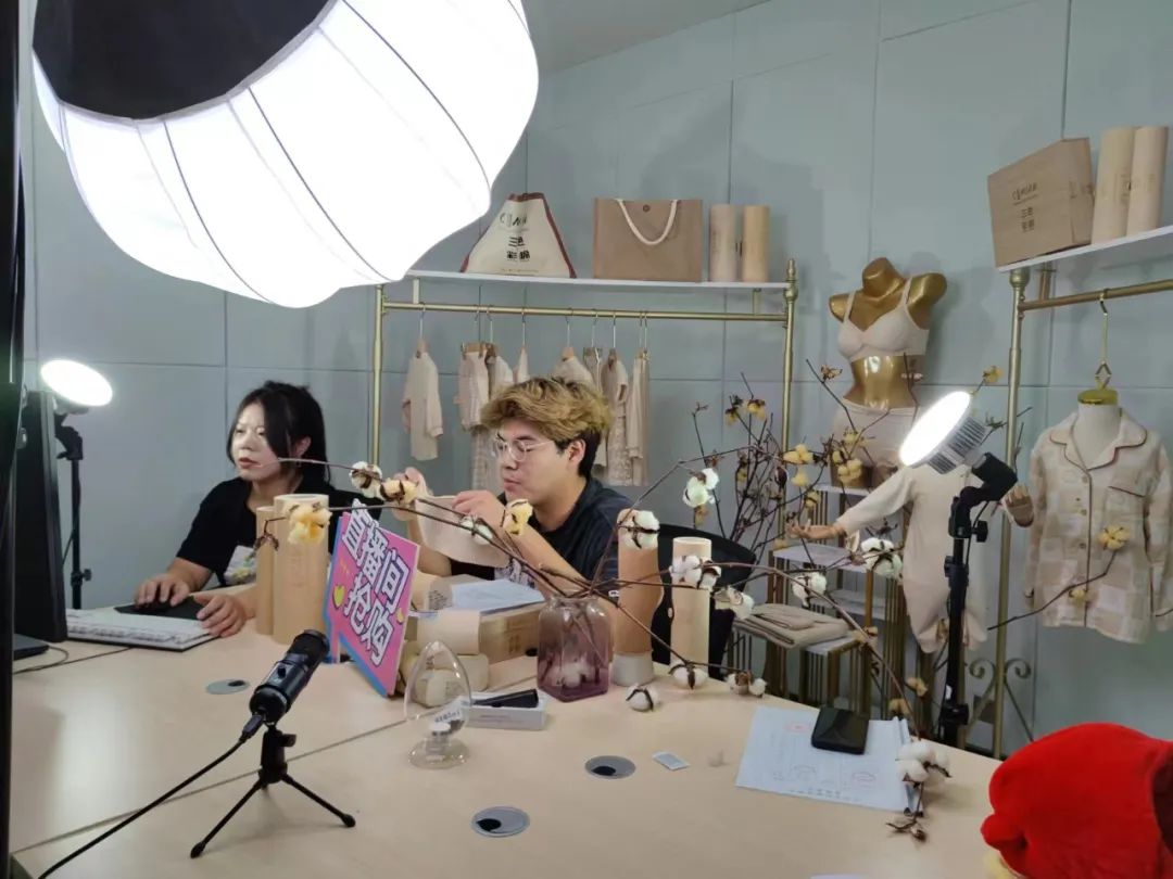 20万人观看!京东(濮阳)产业园8·18直播带货节圆满收官!休闲区蓝鸢梦想 - Www.slyday.coM 20万人观看!京东(濮阳)产业园8·18直播带货节圆满收官!休闲区蓝鸢梦想 - Www.slyday.coM