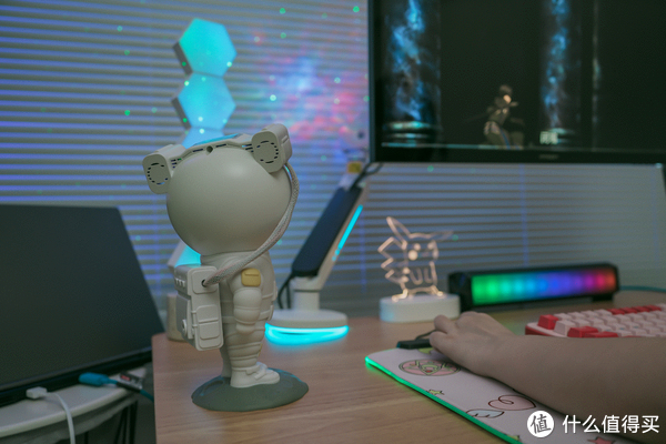 氛围感桌面改造1.0:释放桌面空间,用RGB打造极致梦幻世界!休闲区蓝鸢梦想 - Www.slyday.coM 氛围感桌面改造1.0:释放桌面空间,用RGB打造极致梦幻世界!休闲区蓝鸢梦想 - Www.slyday.coM