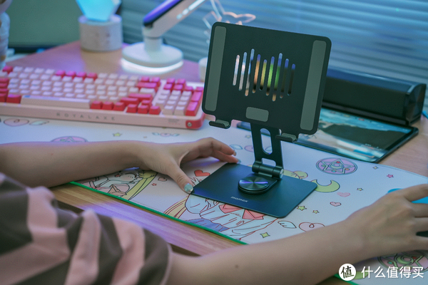 氛围感桌面改造1.0:释放桌面空间,用RGB打造极致梦幻世界!休闲区蓝鸢梦想 - Www.slyday.coM 氛围感桌面改造1.0:释放桌面空间,用RGB打造极致梦幻世界!休闲区蓝鸢梦想 - Www.slyday.coM