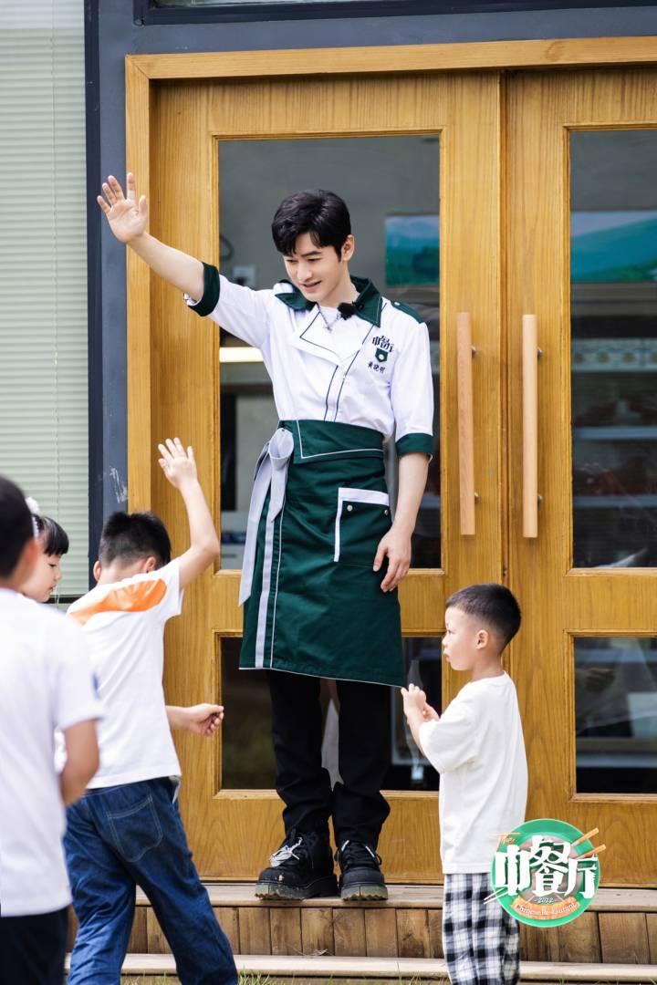 《中餐厅6》营业日好评如潮,萌娃就位与合伙人共享甜蜜亲子时光休闲区蓝鸢梦想 - Www.slyday.coM 《中餐厅6》营业日好评如潮,萌娃就位与合伙人共享甜蜜亲子时光休闲区蓝鸢梦想 - Www.slyday.coM