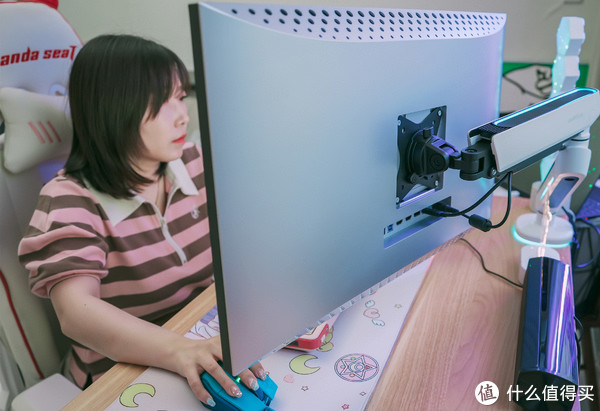 氛围感桌面改造1.0:释放桌面空间,用RGB打造极致梦幻世界!休闲区蓝鸢梦想 - Www.slyday.coM 氛围感桌面改造1.0:释放桌面空间,用RGB打造极致梦幻世界!休闲区蓝鸢梦想 - Www.slyday.coM