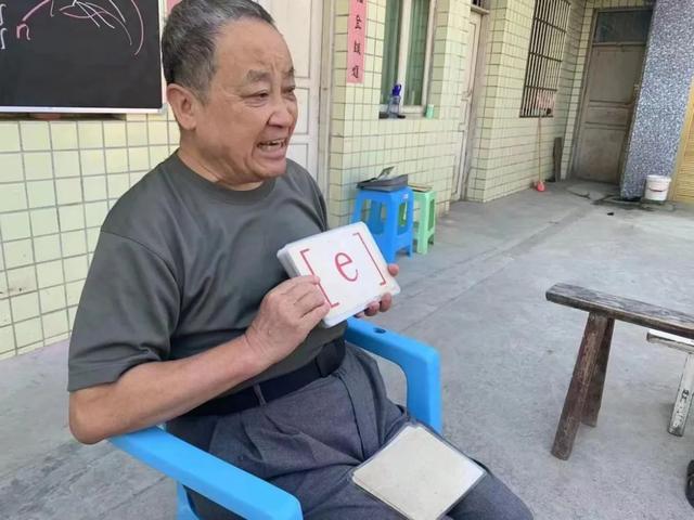 退休教授去贵州避暑后,做了一个决定……休闲区蓝鸢梦想 - Www.slyday.coM 退休教授去贵州避暑后,做了一个决定……休闲区蓝鸢梦想 - Www.slyday.coM