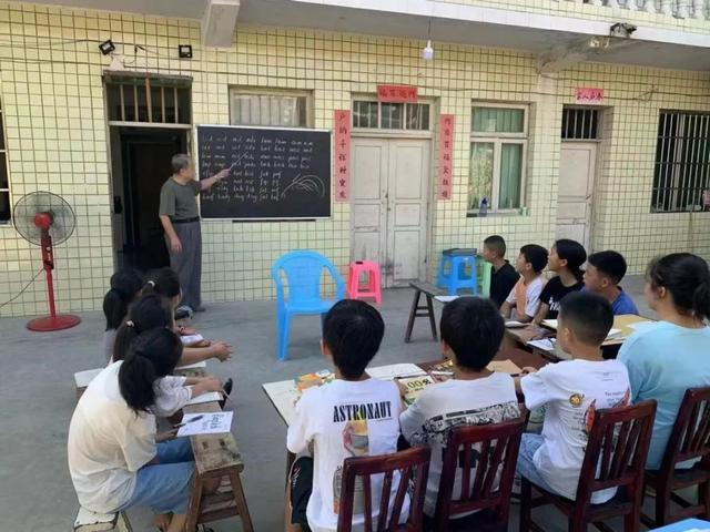 退休教授去贵州避暑后,做了一个决定……休闲区蓝鸢梦想 - Www.slyday.coM 退休教授去贵州避暑后,做了一个决定……休闲区蓝鸢梦想 - Www.slyday.coM